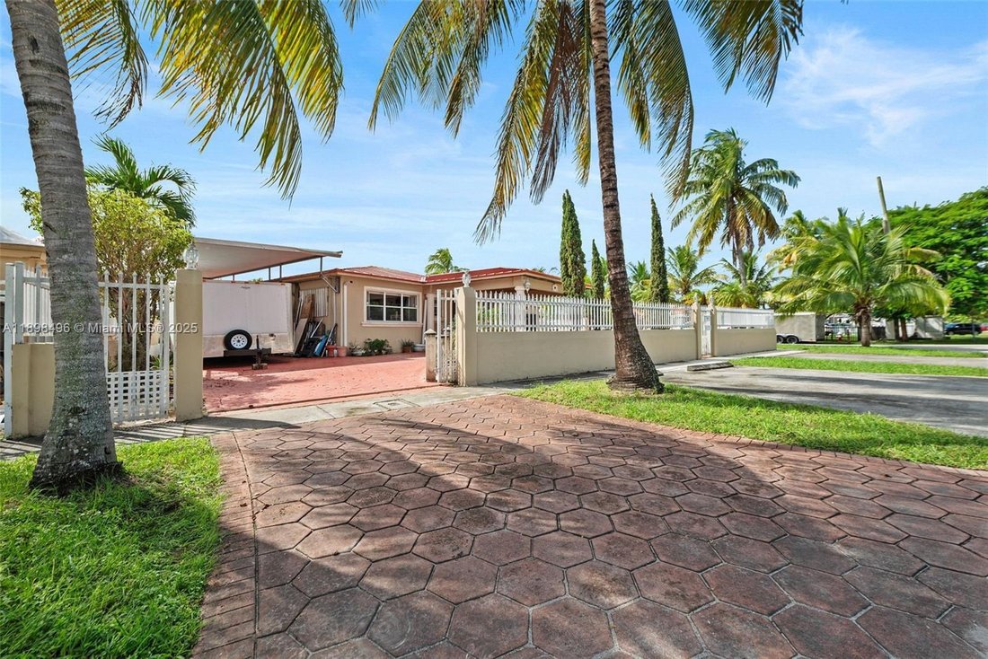 House in Hialeah, Florida, United States 1 - 17204708