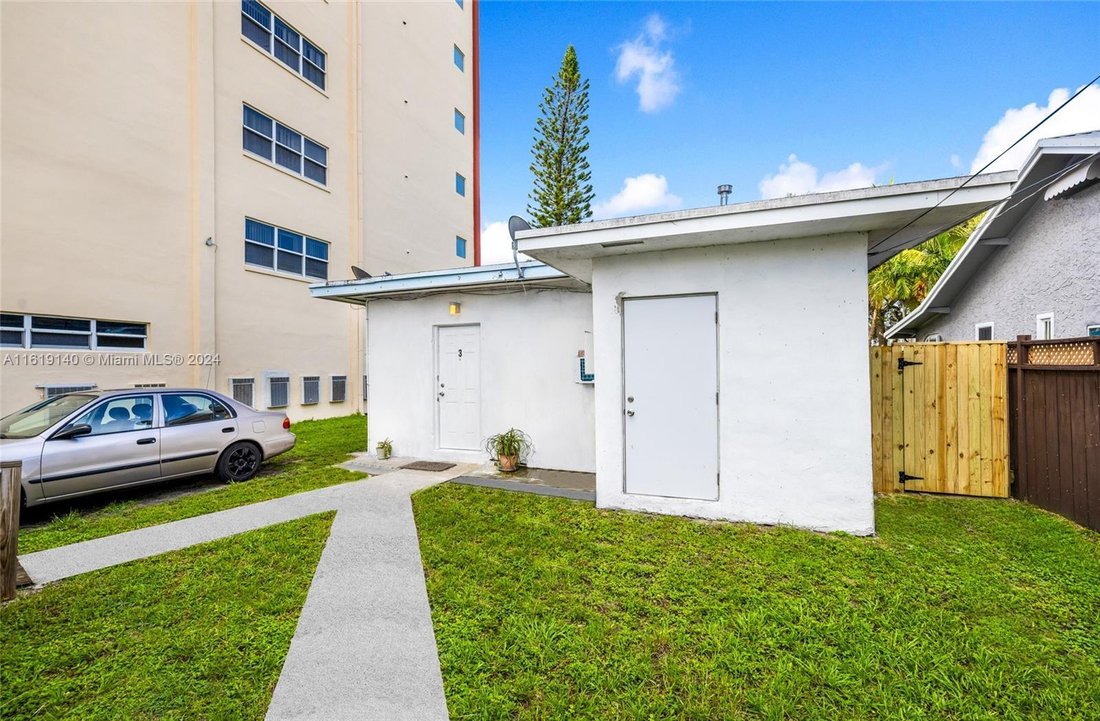 Hollywood, Florida, United States 5 - 17203701