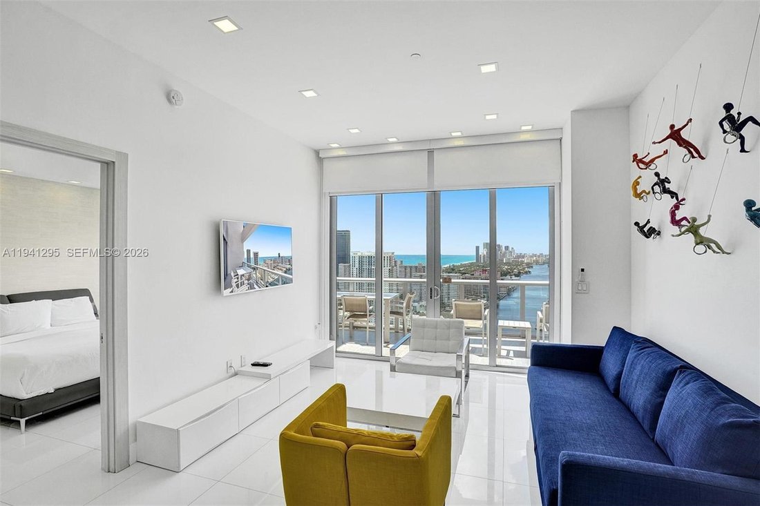 Condo in Hallandale Beach, Florida, United States 1 - 17205115
