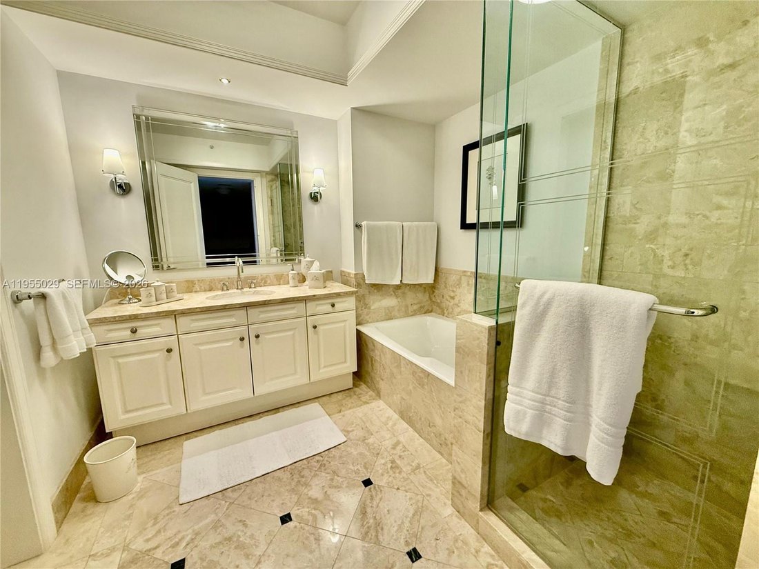 Condo in Miami, Florida, United States 5 - 17202642