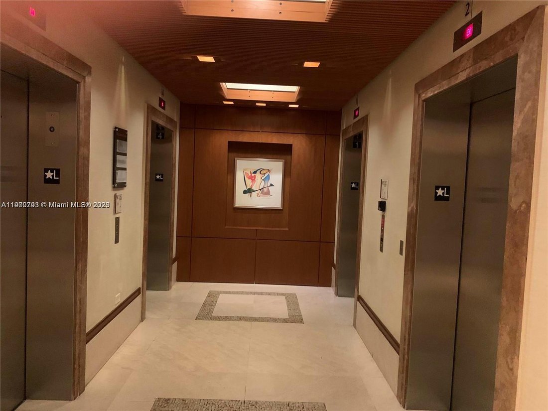 Condo in Miami, Florida, United States 4 - 17202438