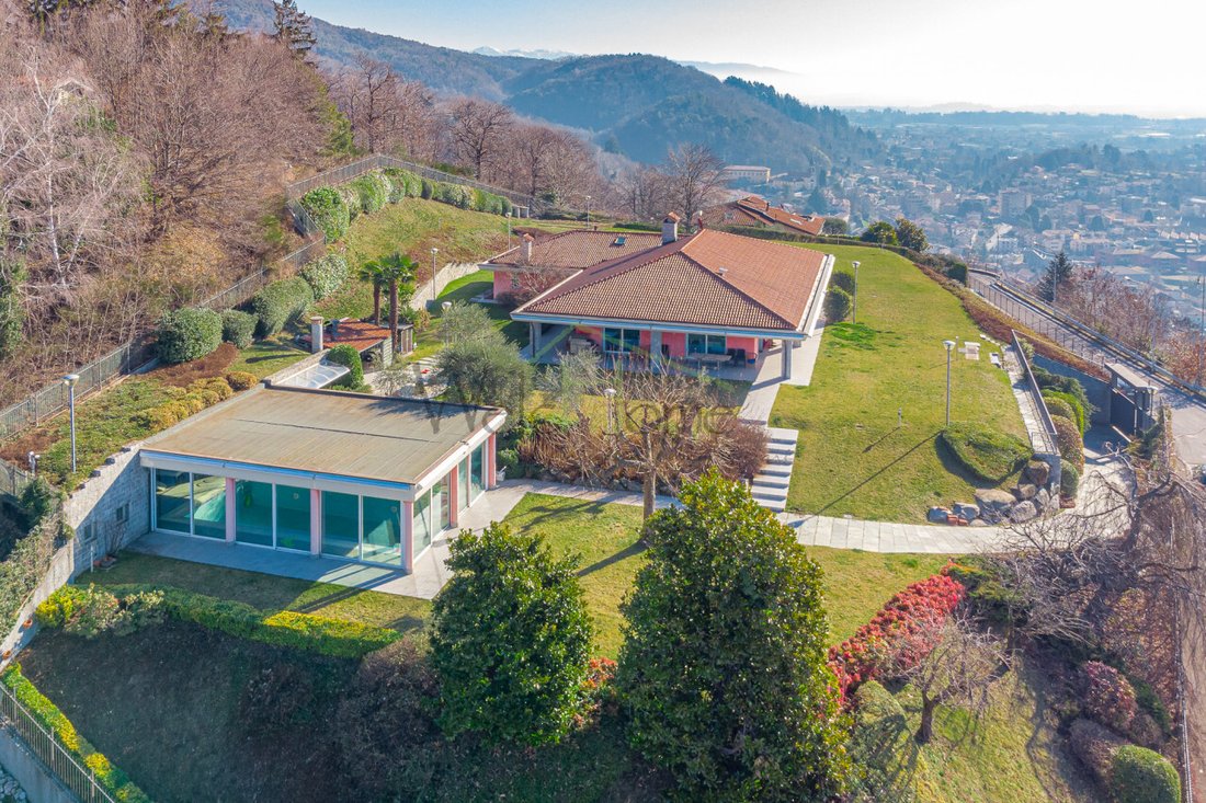 Villa in Tavernerio, Lombardy, Italy 1 - 17211338