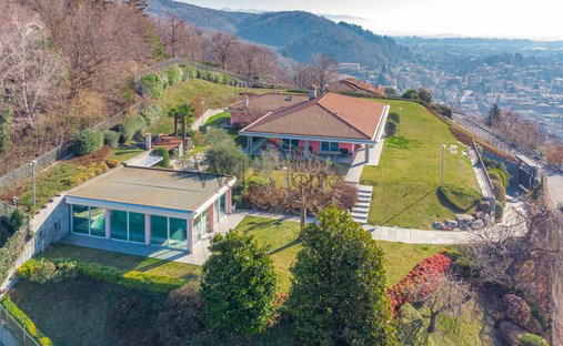 Villa in Tavernerio, Lombardei, Italien 1