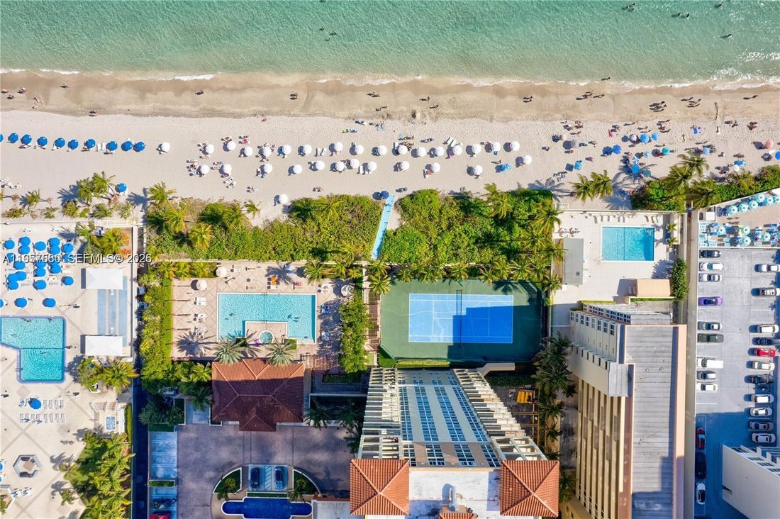 Condo in Hallandale Beach, Florida, United States 4 - 17202035