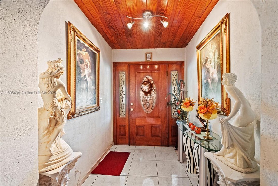 House in Hialeah, Florida, United States 4 - 17204708
