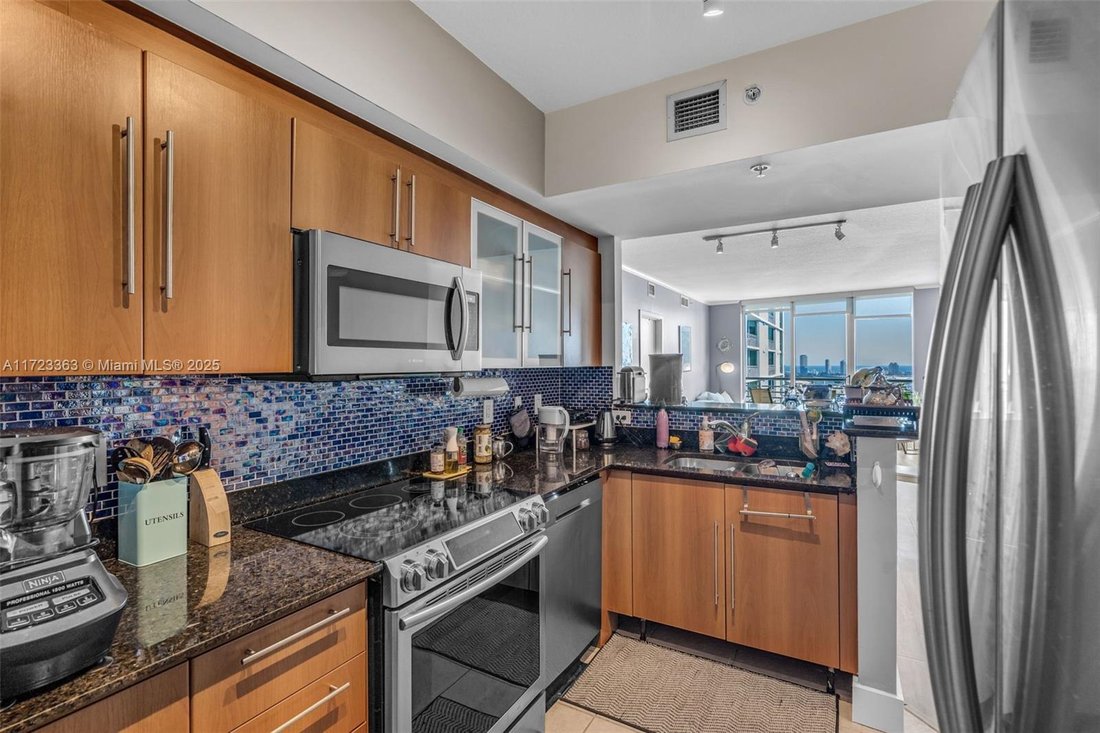 Condo in Miami, Florida, United States 4 - 17202023