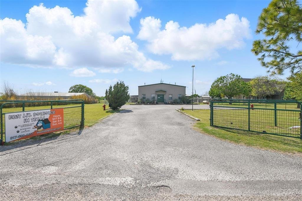 House in Weatherford, Texas, United States 2 - 17216079