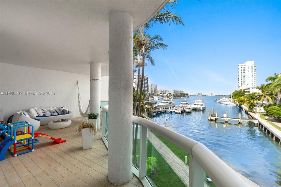 Condo in Miami Beach, Florida, United States 1 - 17205317
