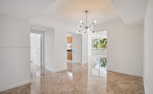 Condo in Miami Beach, Florida, United States 1