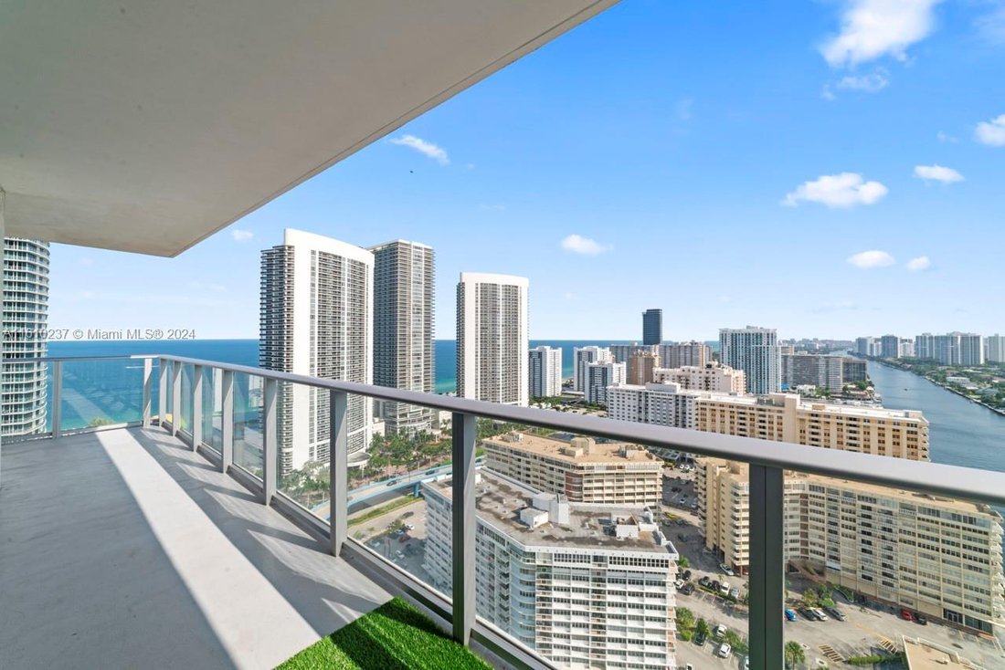 Hollywood, Florida, United States 5 - 17205219