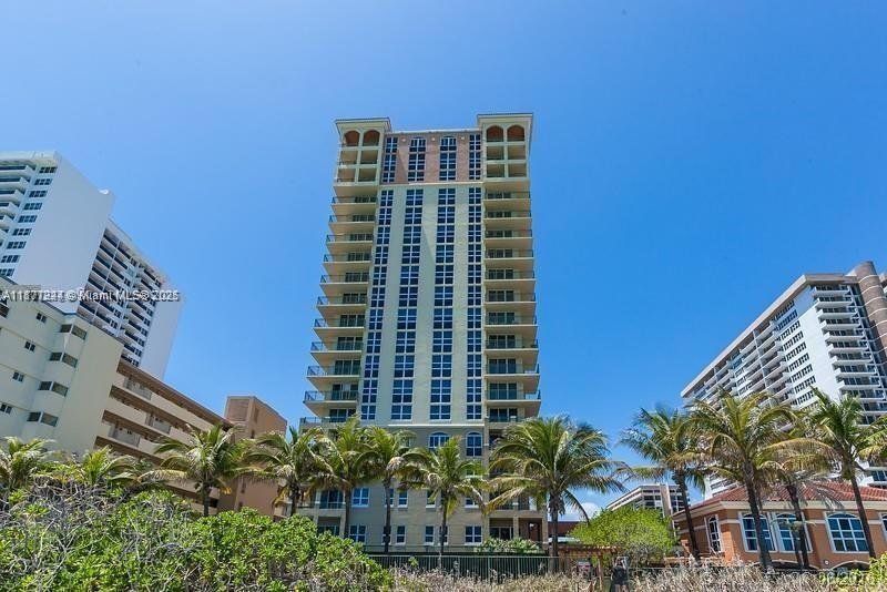 Condo in Hallandale Beach, Florida, United States 1 - 17205118