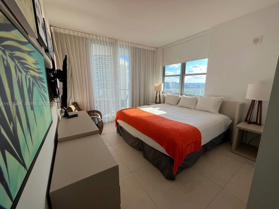 Condo in Hallandale Beach, Florida, United States 5 - 17202423