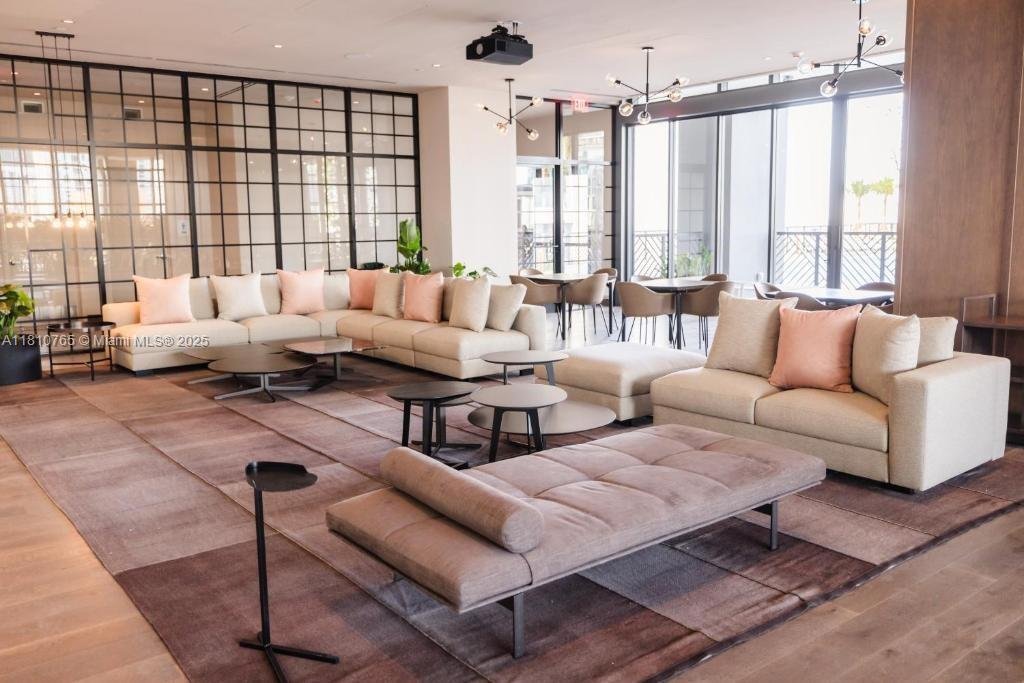 Condo in Miami, Florida, United States 4 - 17205615