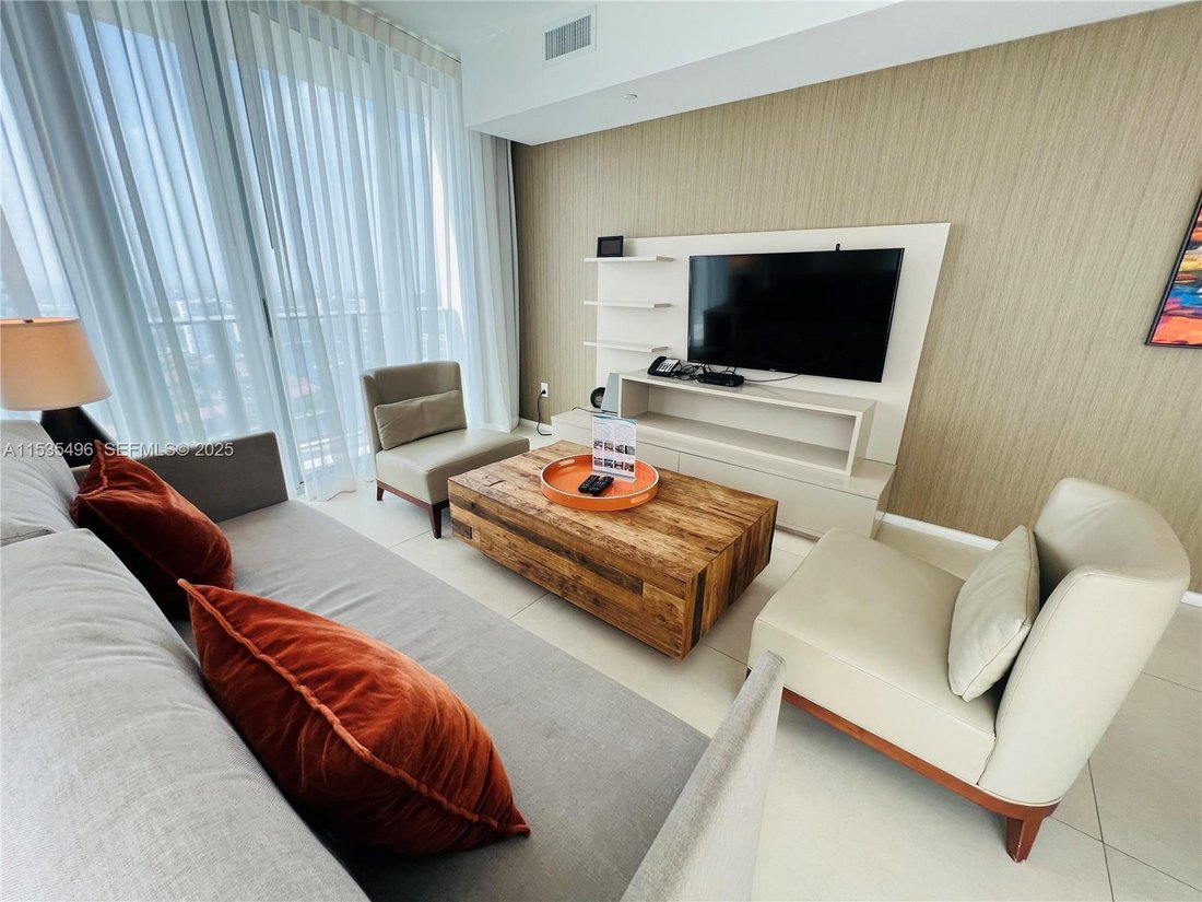 Condo in Hallandale Beach, Florida, United States 2 - 17202423