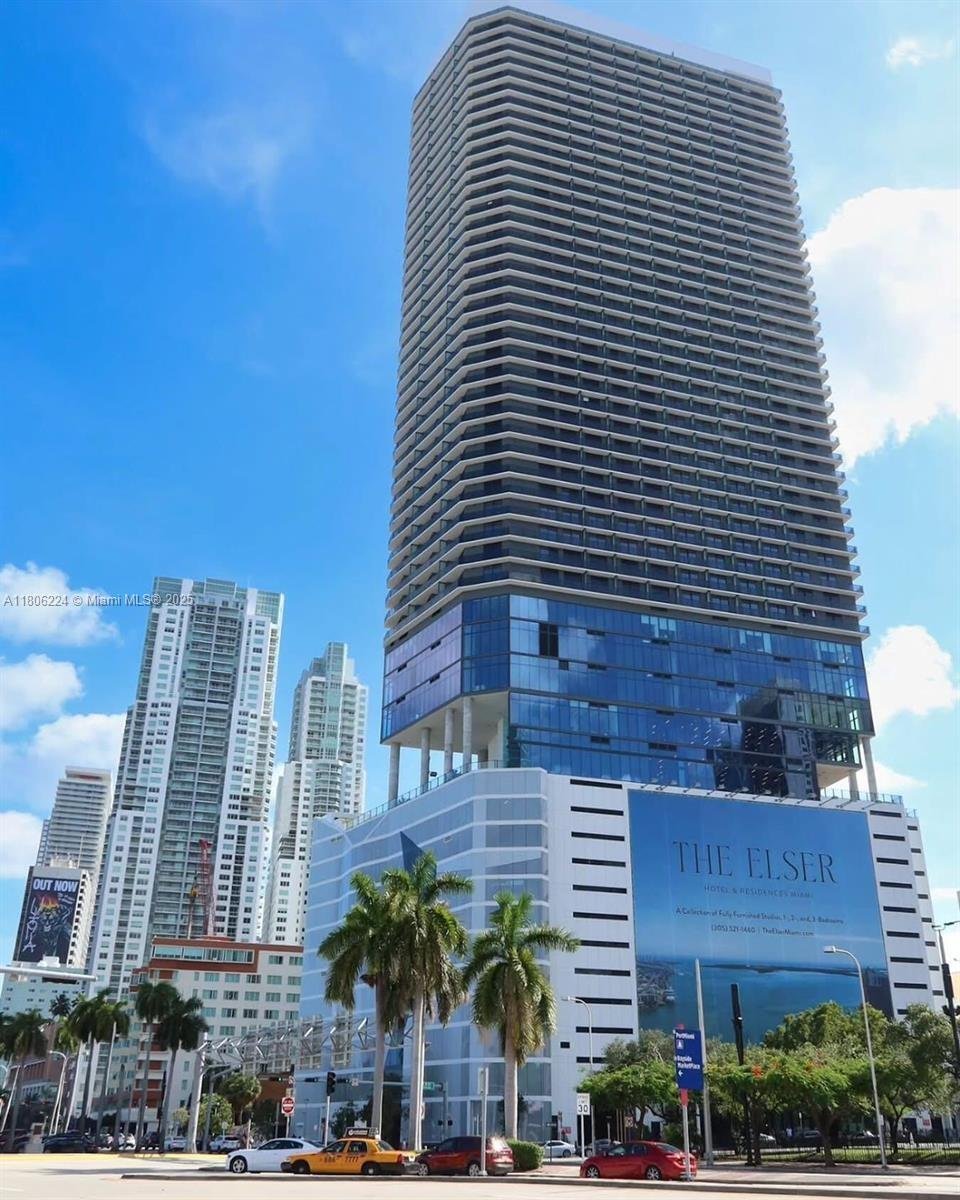 Condo in Miami, Florida, United States 2 - 17202026