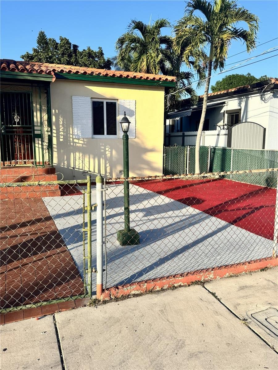 House in Miami, Florida, United States 2 - 17202312