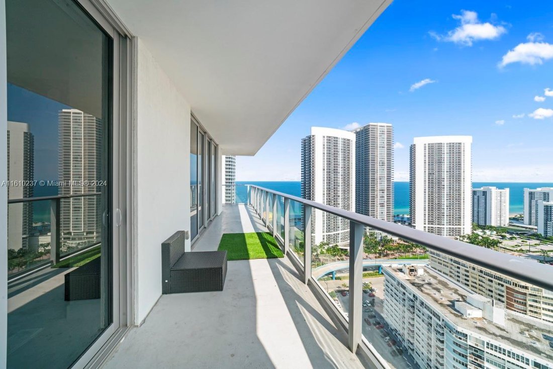 Hollywood, Florida, United States 3 - 17205219