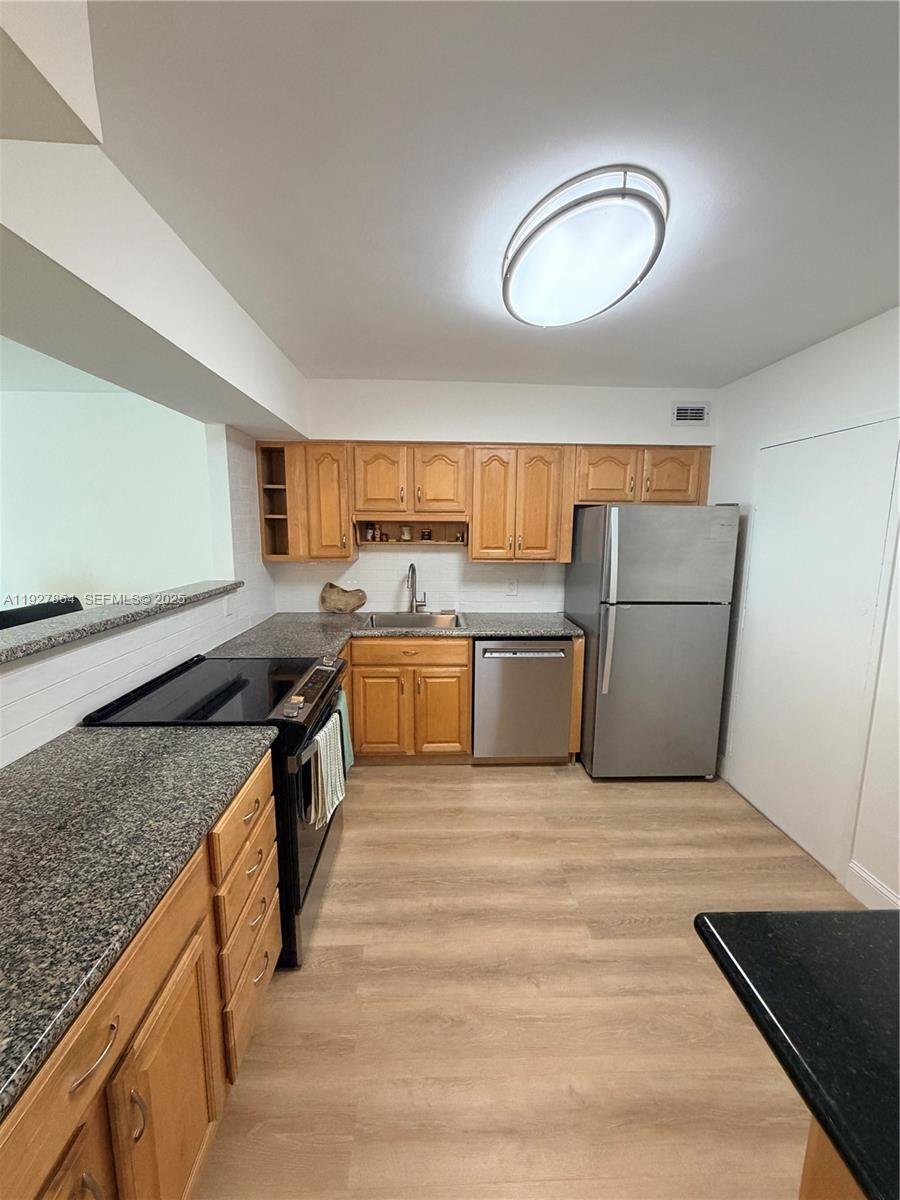 Condo in Miami Beach, Florida, United States 5 - 17202678