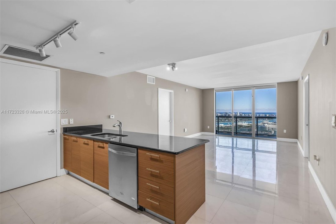 Condo in Miami, Florida, United States 5 - 17203378