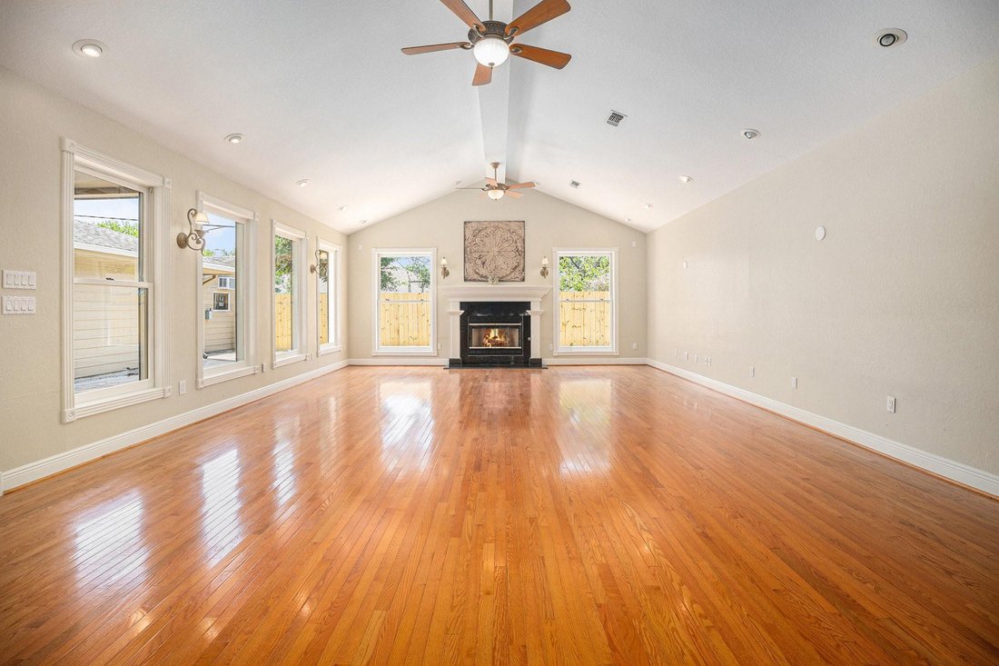 House in Galveston, Texas, United States 5 - 17207804