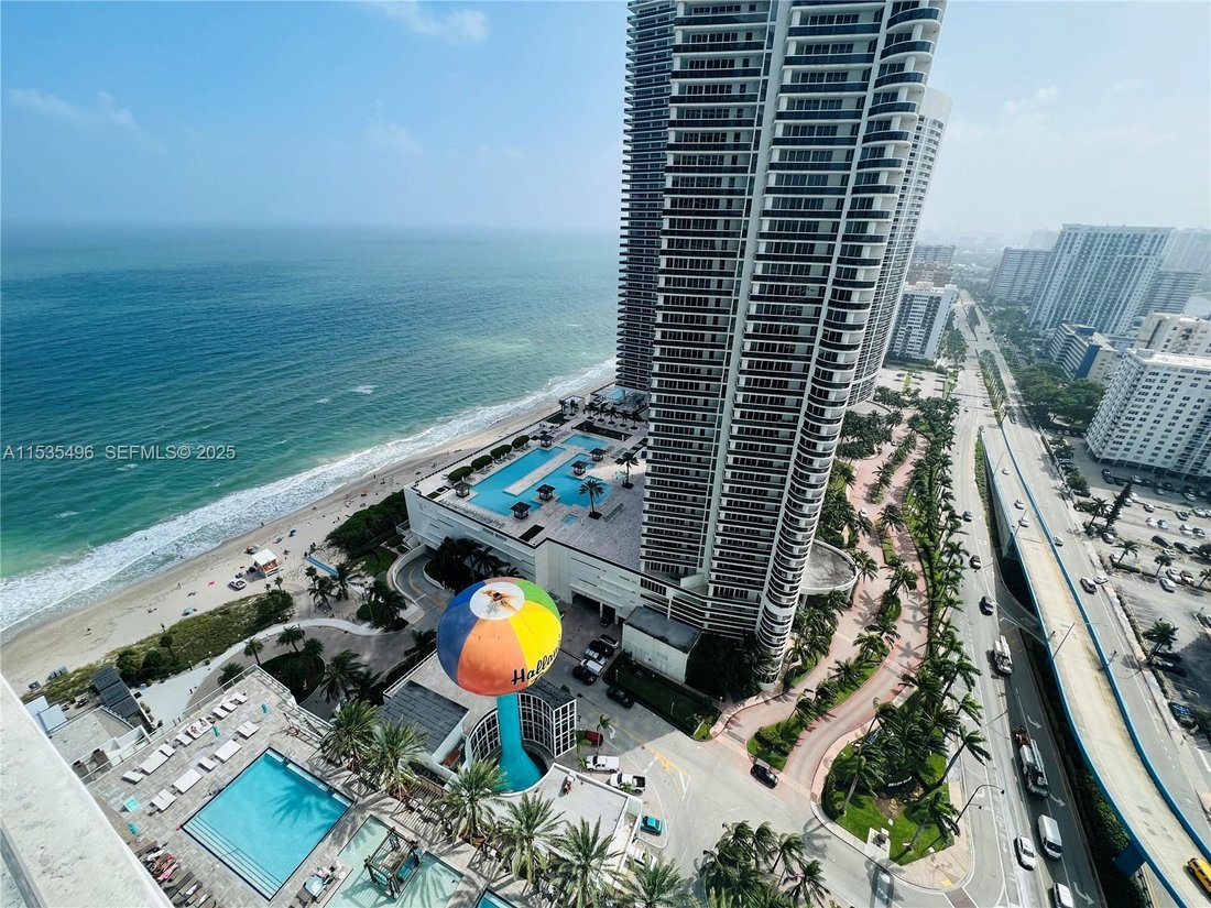 Condo in Hallandale Beach, Florida, United States 1 - 17202423