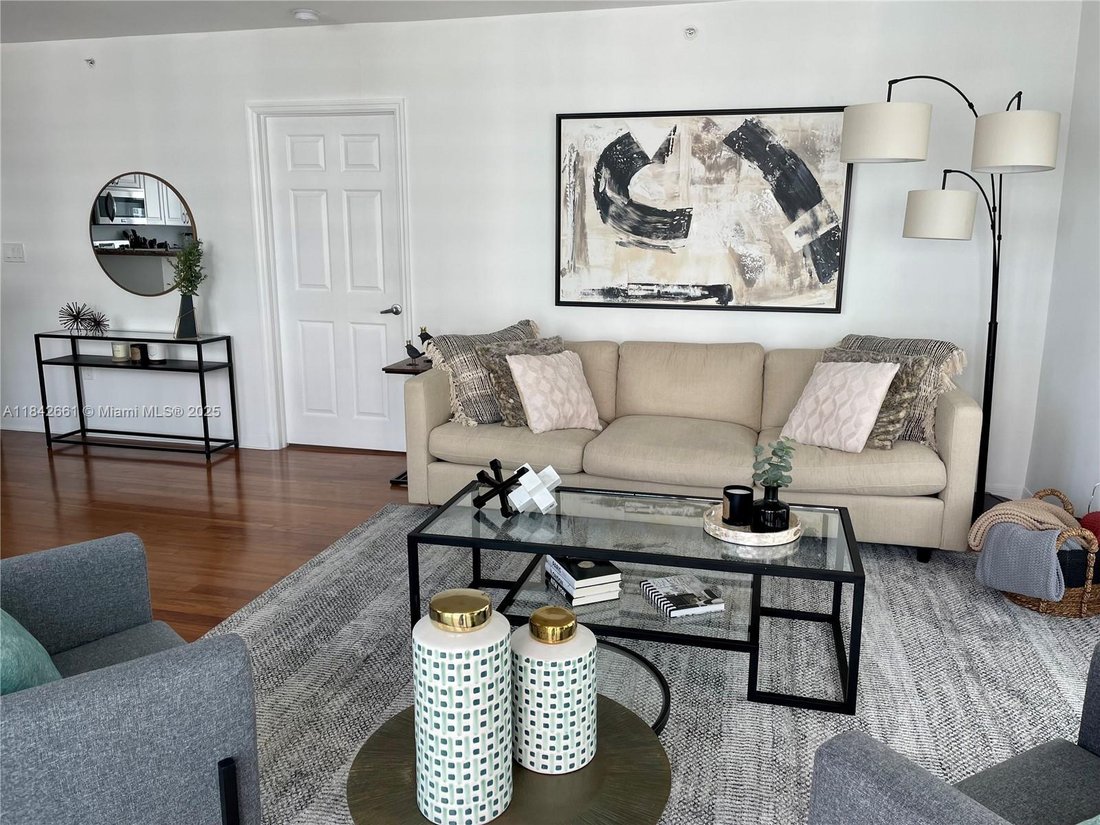 Condo in Miami, Florida, United States 4 - 17203172