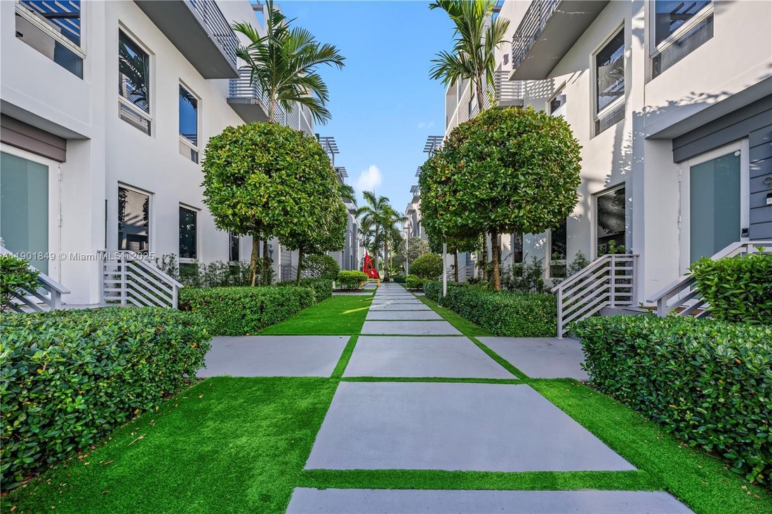 Townhouse in Doral, Florida, United States 2 - 17205412