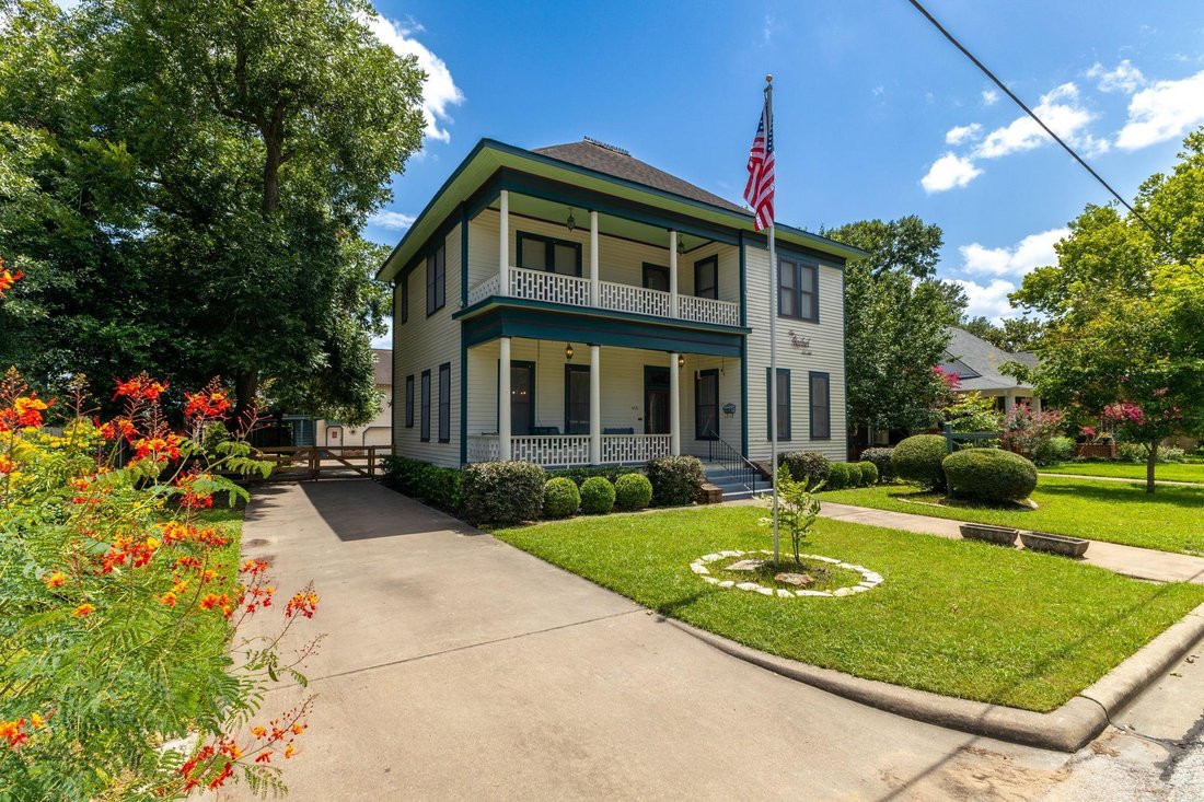 House in Brenham, Texas, United States 2 - 17209373