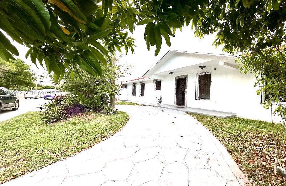 House in Miami, Florida, United States 1 - 17203094