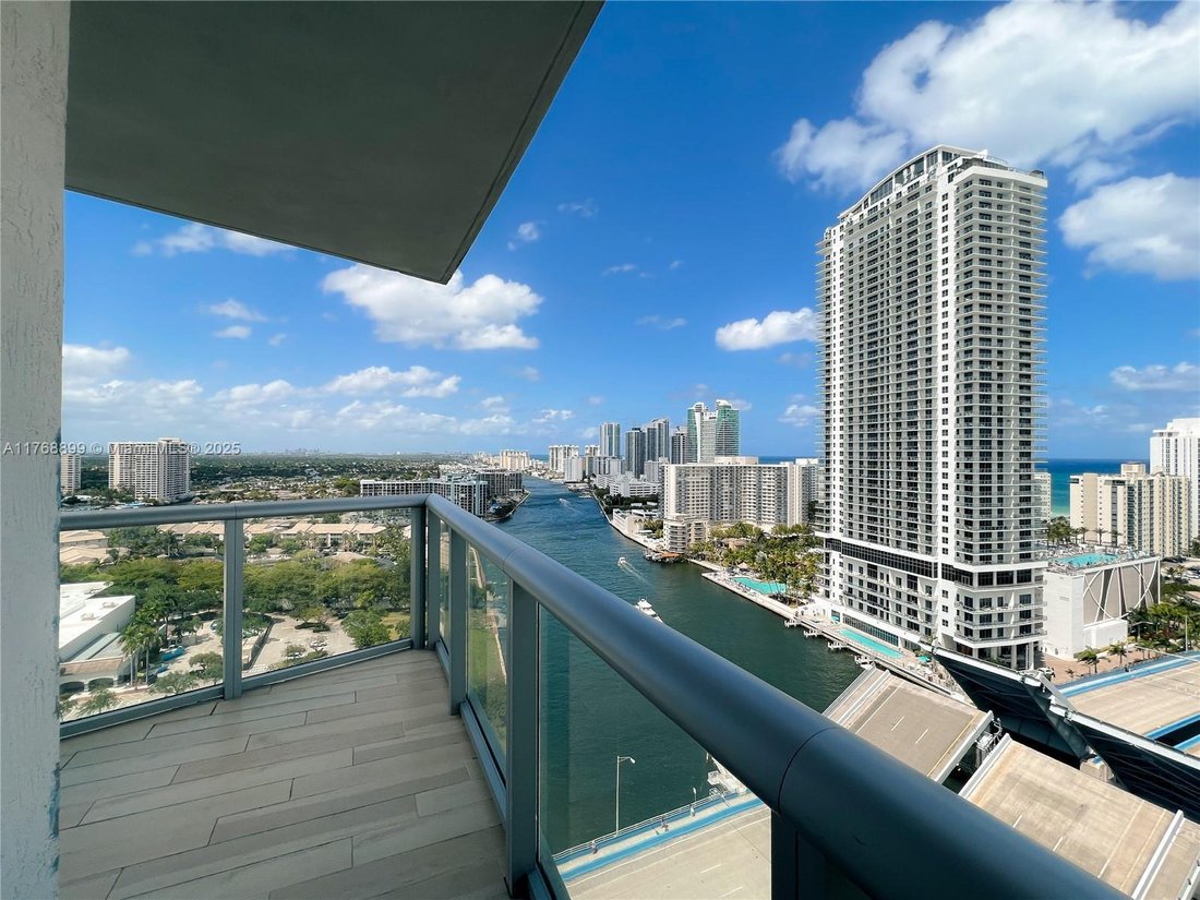 Condo in Hallandale Beach, Florida, United States 4 - 17202599