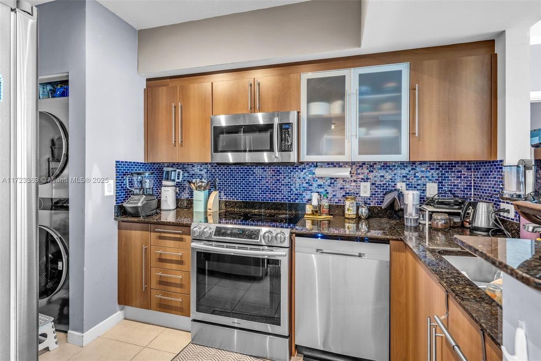 Condo in Miami, Florida, United States 5 - 17202023