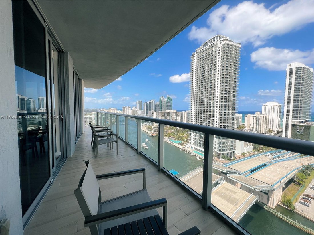 Condo in Hallandale Beach, Florida, United States 5 - 17202599