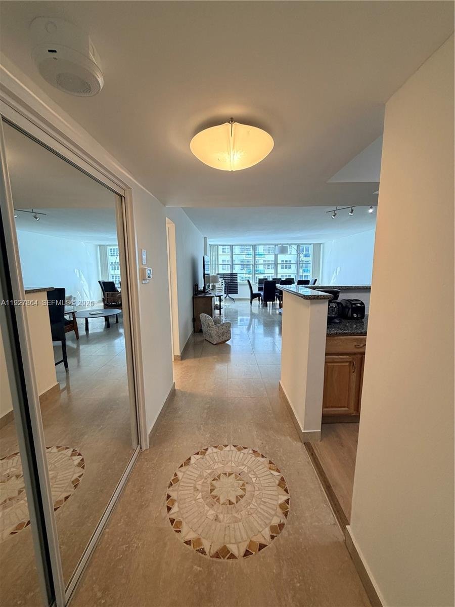 Condo in Miami Beach, Florida, United States 4 - 17202678