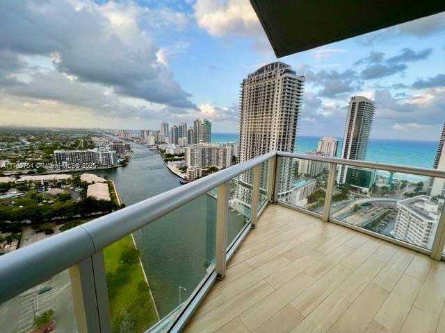 Condo in Hallandale Beach, Florida, United States 1 - 17202514
