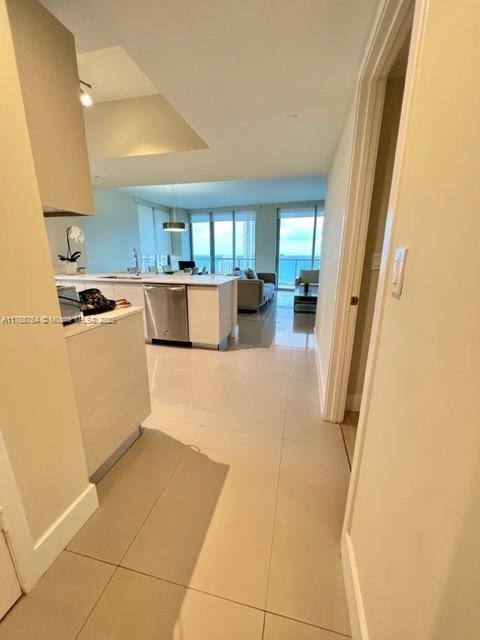 Condo in Hallandale Beach, Florida, United States 4 - 17202514