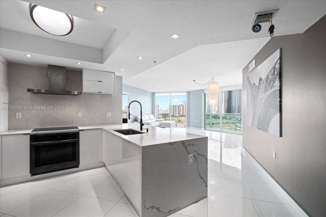 Condo in Sunny Isles Beach, Florida, United States 2 - 17205363