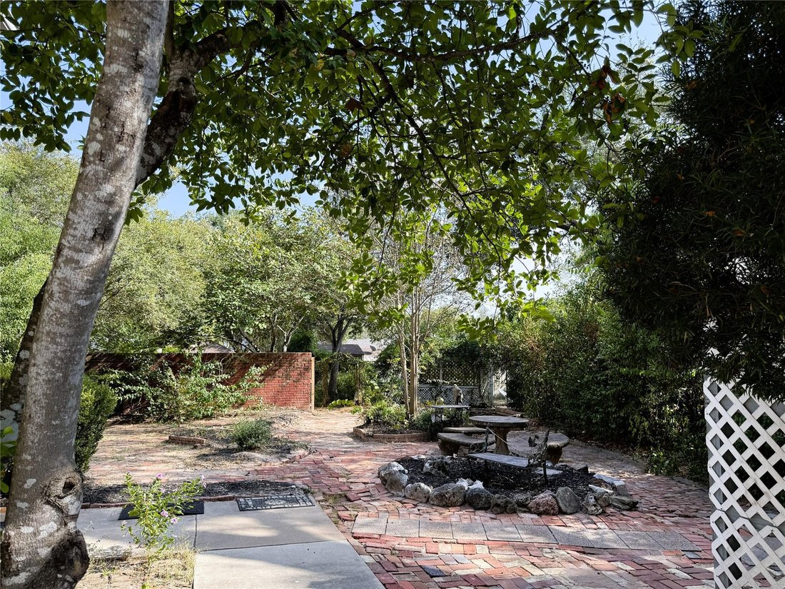 House in Bellville, Texas, United States 4 - 17209750