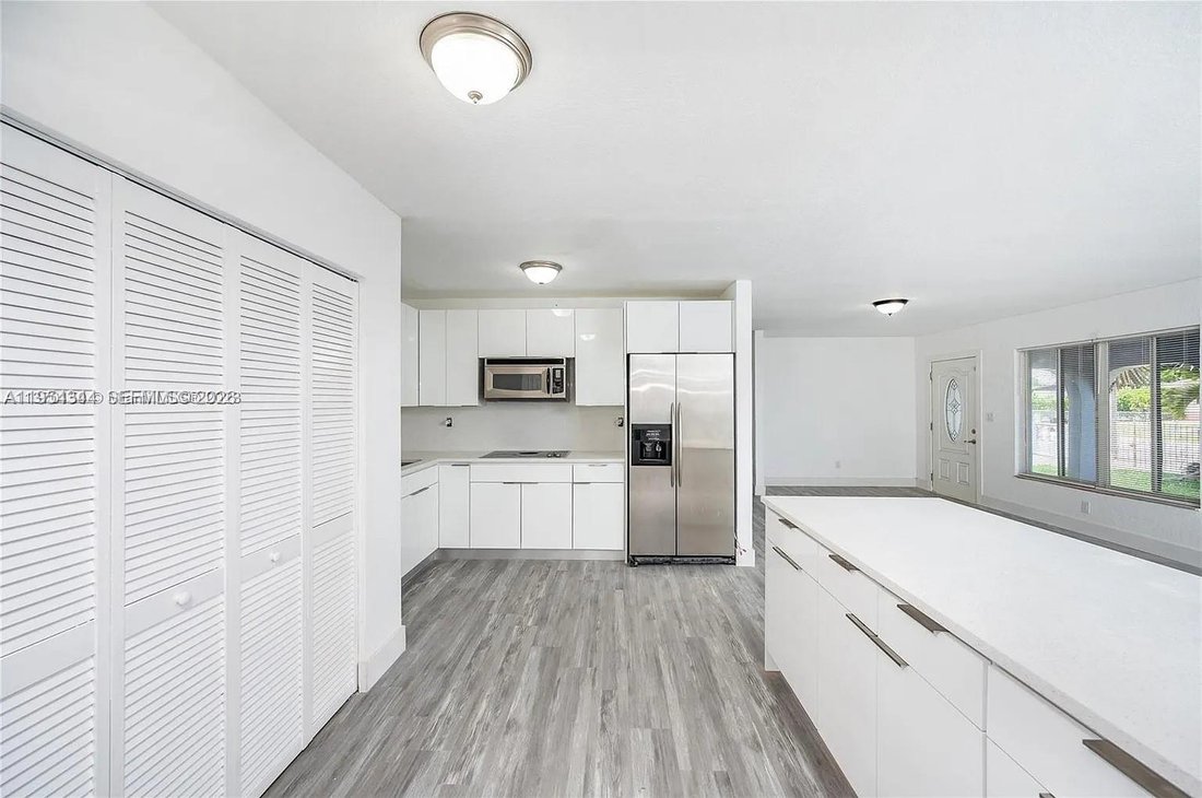 House in Miami, Florida, United States 3 - 17206114