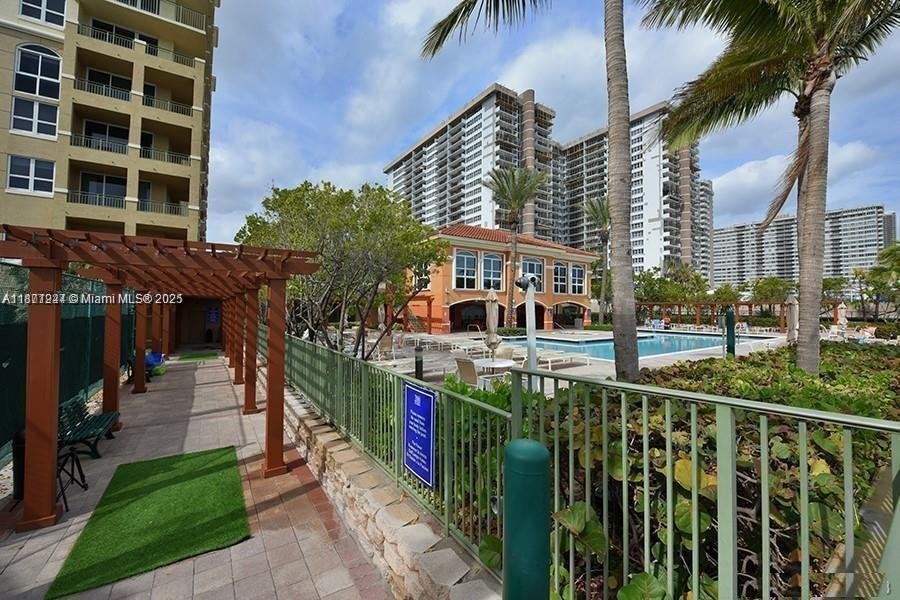 Condo in Hallandale Beach, Florida, United States 4 - 17205118