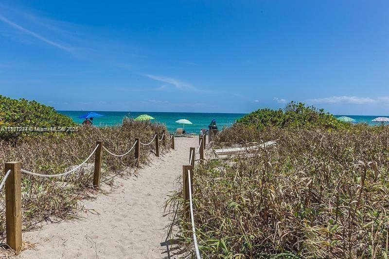 Condo in Hallandale Beach, Florida, United States 5 - 17205118