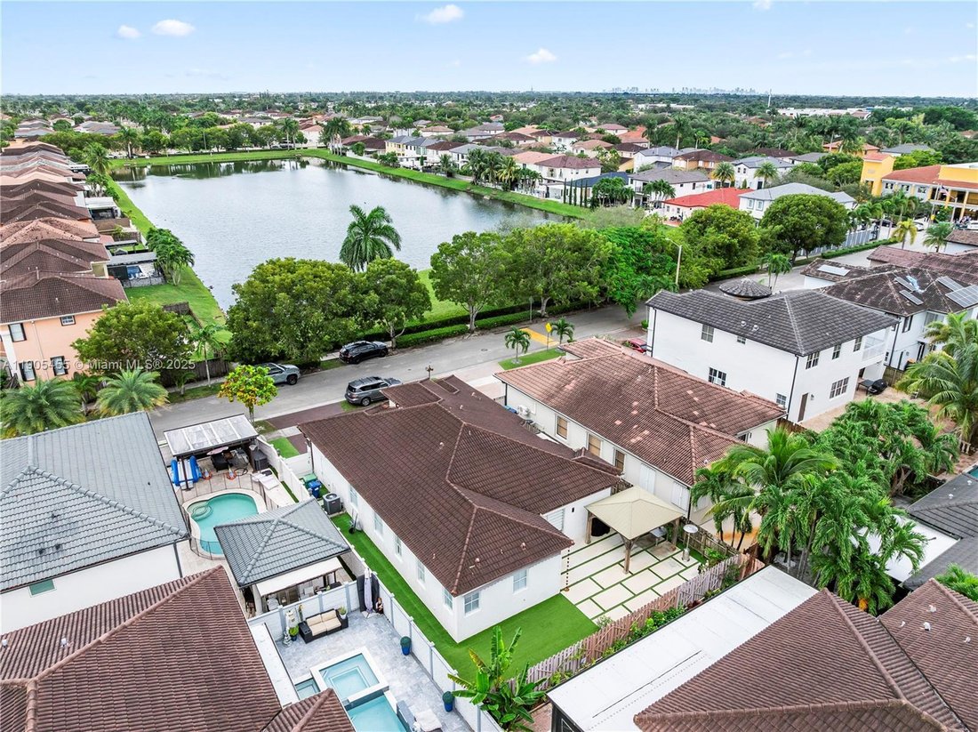 House in Miami Lakes, Florida, United States 3 - 17205795