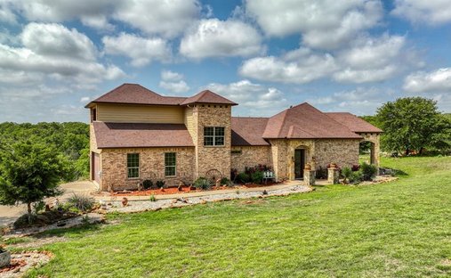 House in Santo, Texas, United States 1