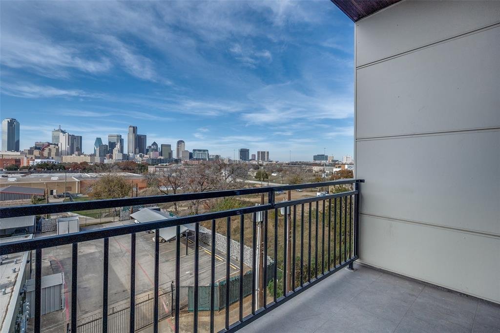 Condo in Dallas, Texas, United States 4 - 17214353