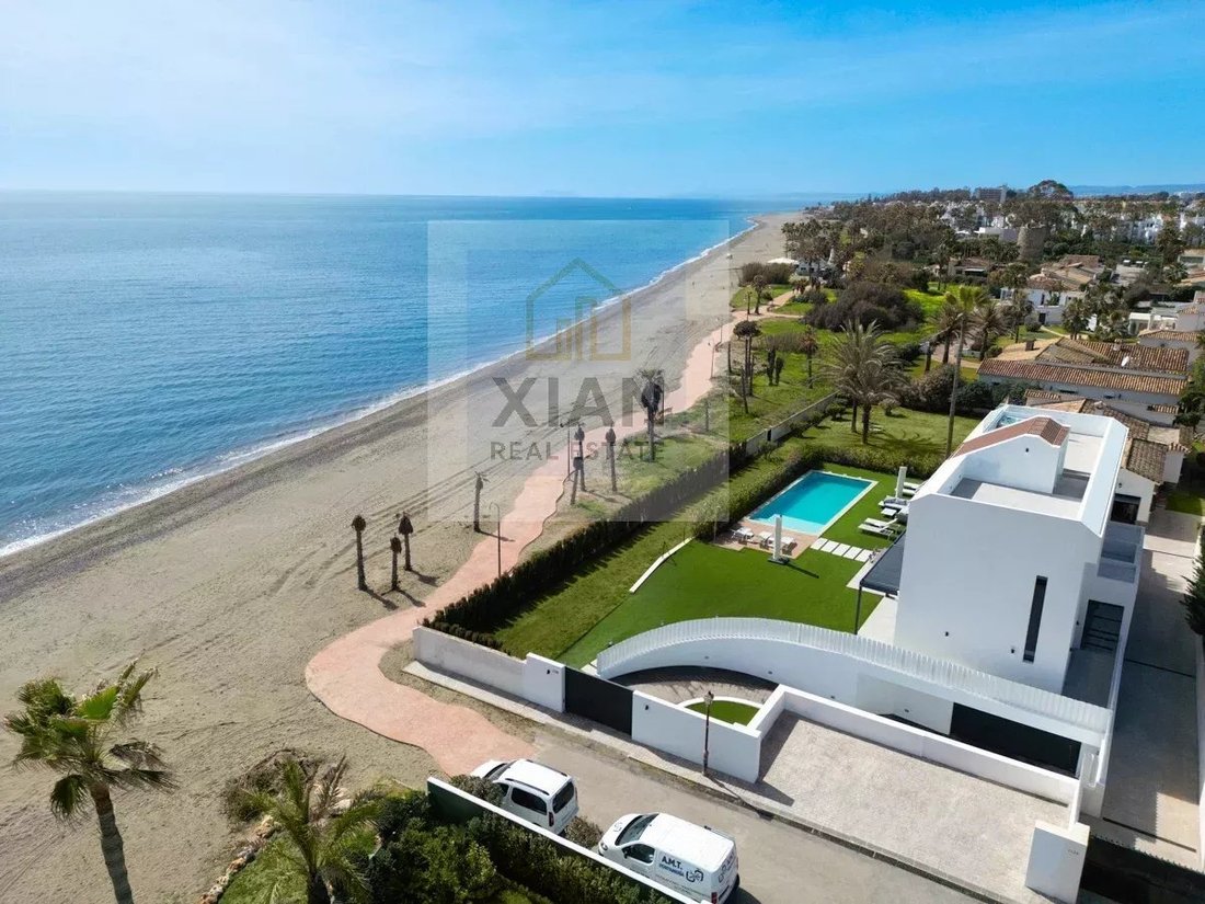 Villa in Cancelada, Estepona, Andalusia 1 - 12642461