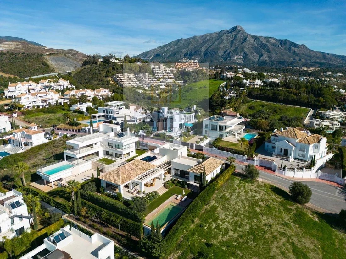Villa in Nueva Andalucía, Marbella, Spanien 1 - 12642467