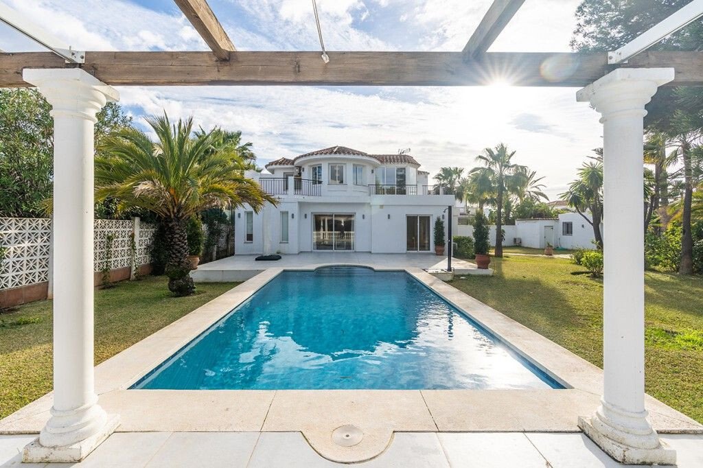 Villa en Elviria-Cabopino, Marbella, España 1 - 17219441