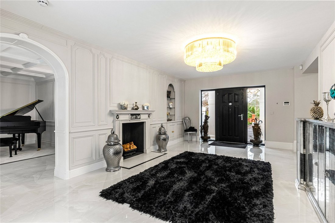 House in Sunningdale, England 4 - 17220451