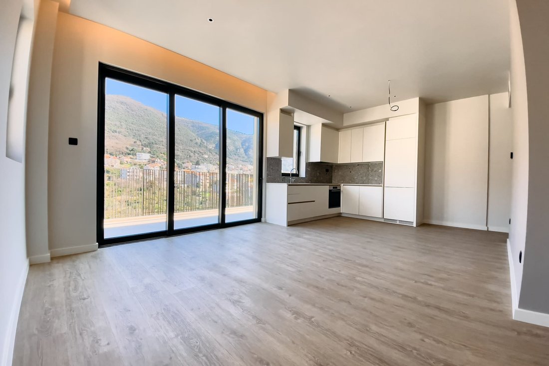 Apartment in Tivat, Tivat Municipality, Montenegro 3 - 17226994