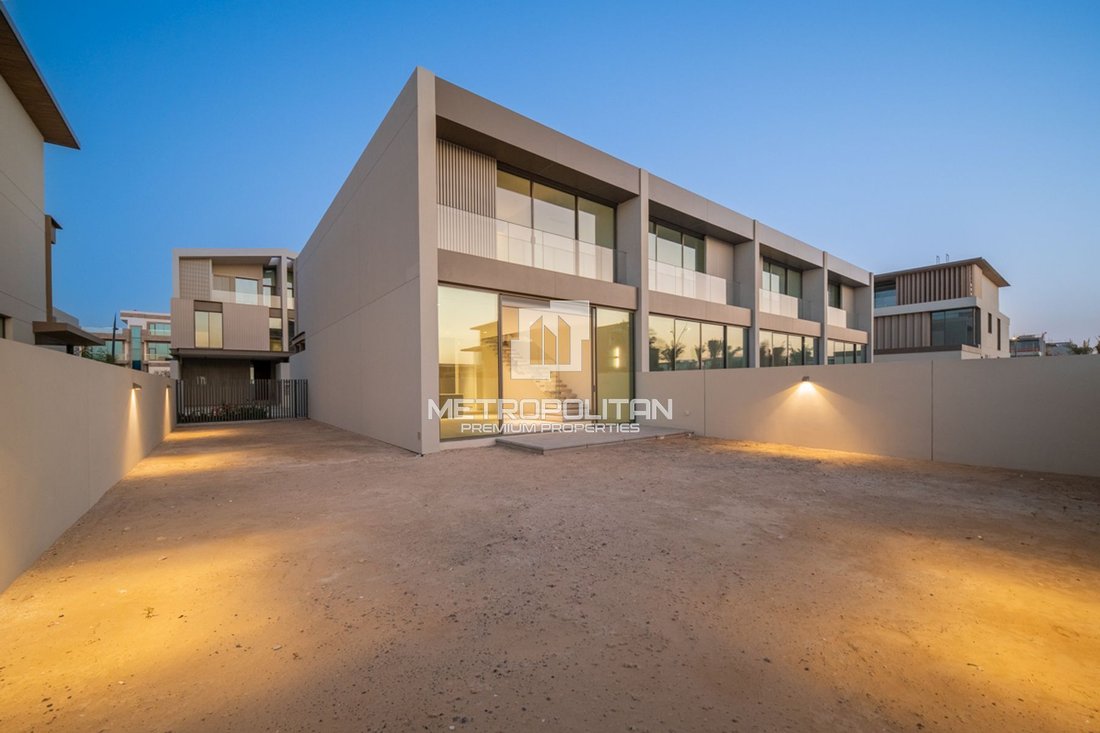 Townhouse in Ras Al Khor Industrial Area, Dubai, United Arab Emirates 1 - 17224029