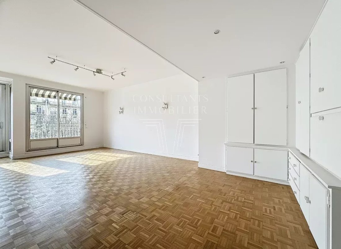 Apartment in Porte Dauphine, Paris 16e Arrondissement, Paris 4 - 17225353